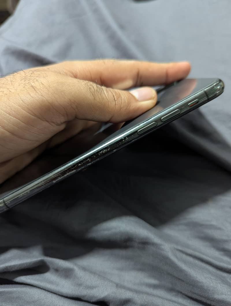 Apple iPhone XS 3