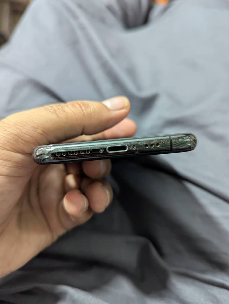 Apple iPhone XS 5