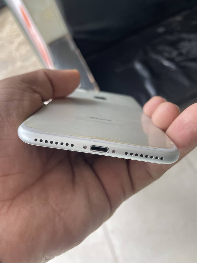 Apple iPhone 7 Plus 1