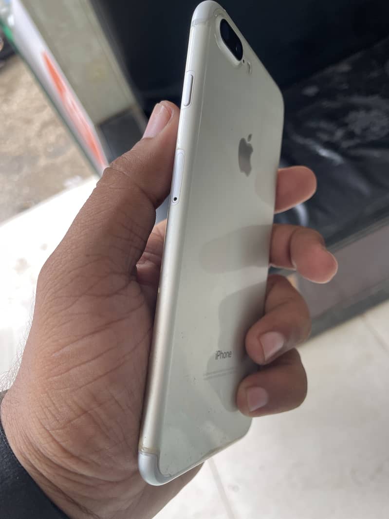 Apple iPhone 7 Plus 2