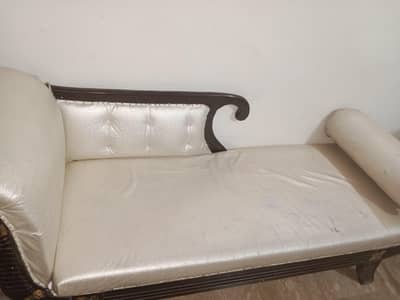 i m selling my dewan good condition