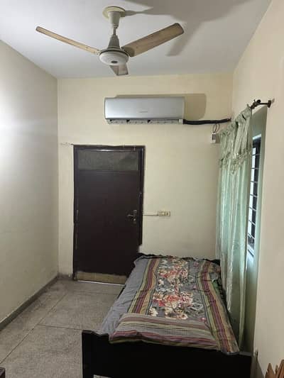 1 KANAL FURNISHED ROOM ONLY FEMALE IN DHA PHASE 2