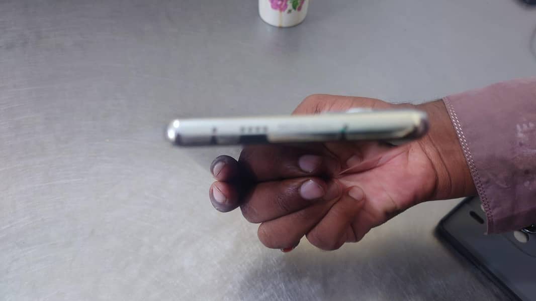 Tecno CAMON 40 Pro 0