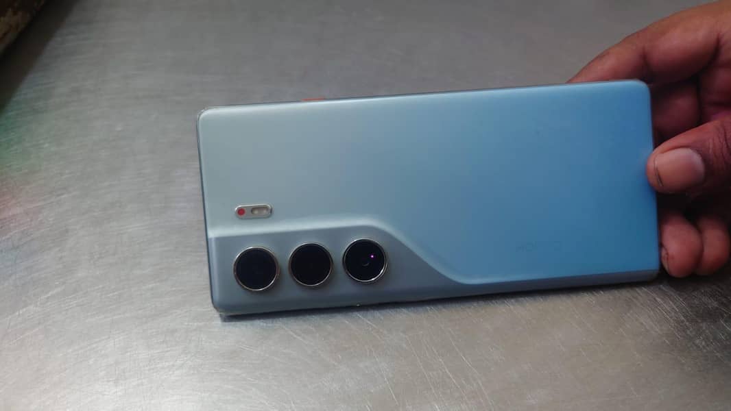 Tecno CAMON 40 Pro 4