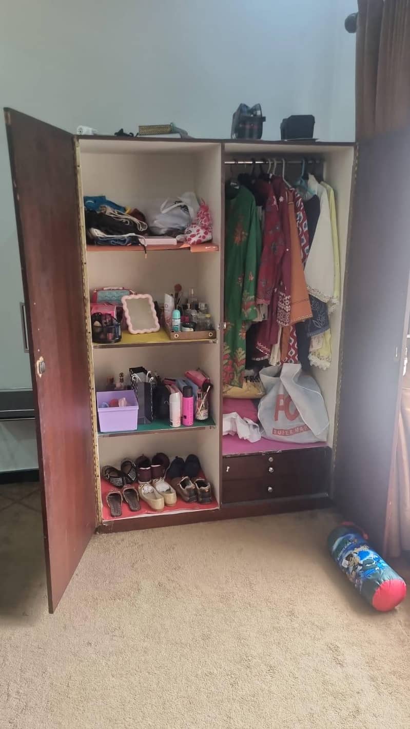 wardrobe 0