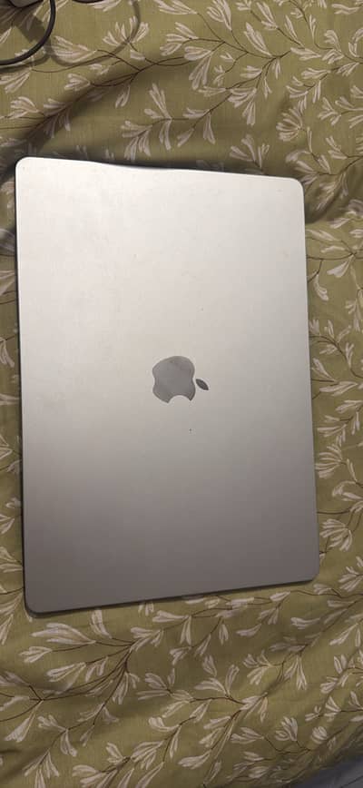 Apple MacBook Air M3 15" -16 Ram - 512GB SSD -Gold - Like Brand New