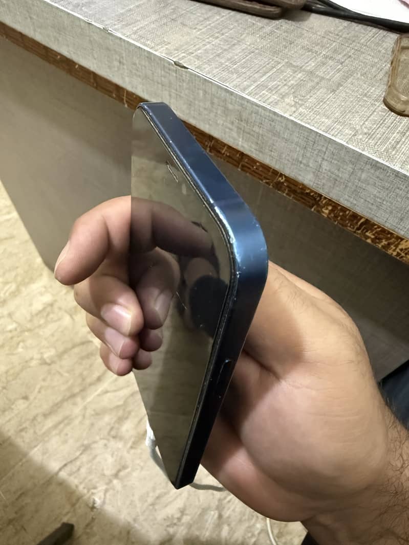 Apple iPhone 12 1