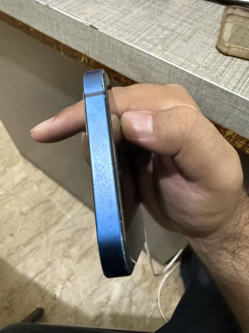 Apple iPhone 12 3