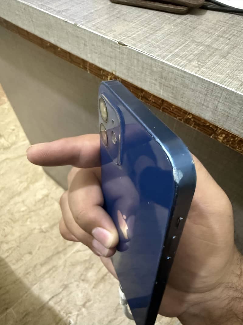 Apple iPhone 12 4