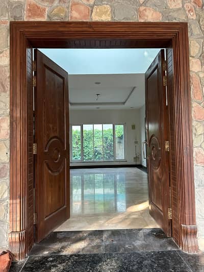 G-6 HOUSE FOR SALE PRIME LOCATION