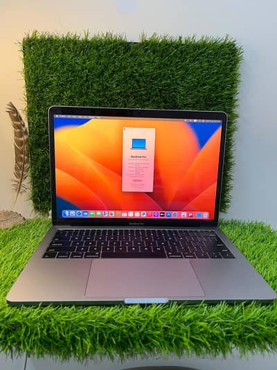 apple MacBook pro 2017 /256 gb
