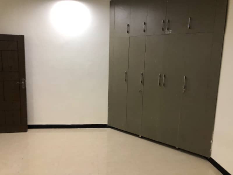Ideal location solid construction 1
