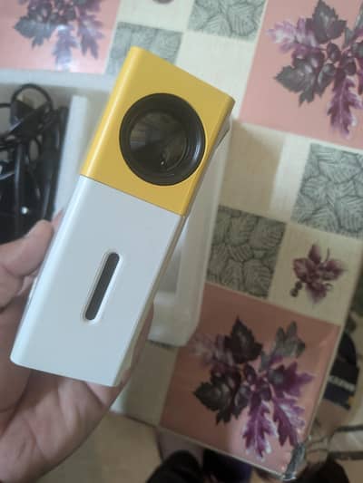 LED PROJECTER 100% OK CONDITION JUST LIKE NEW