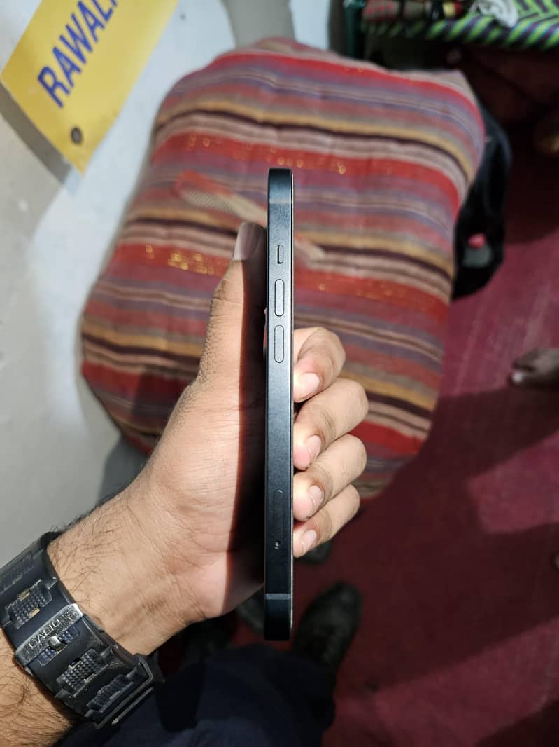 Apple iPhone 13 Pro Max 2