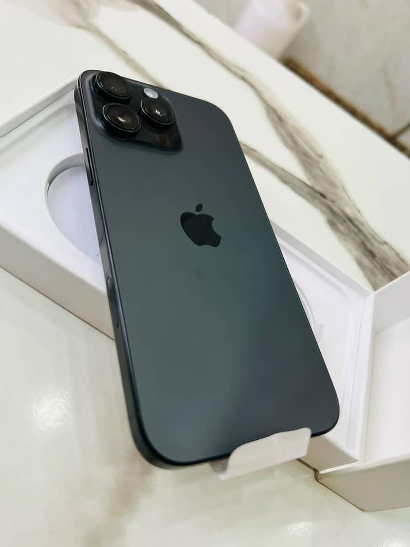 Apple iPhone 16 Pro Max 1
