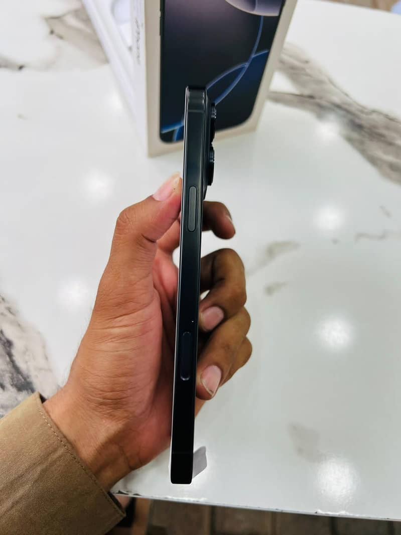 Apple iPhone 16 Pro Max 3