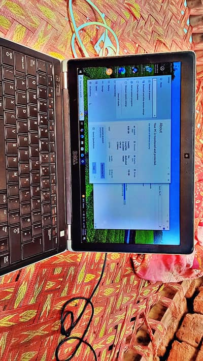 dual operating system 128 SSD 8ram urgent sell with wifi device