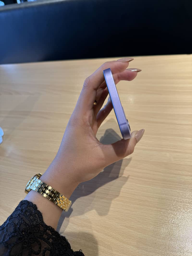 Apple iPhone 12 4