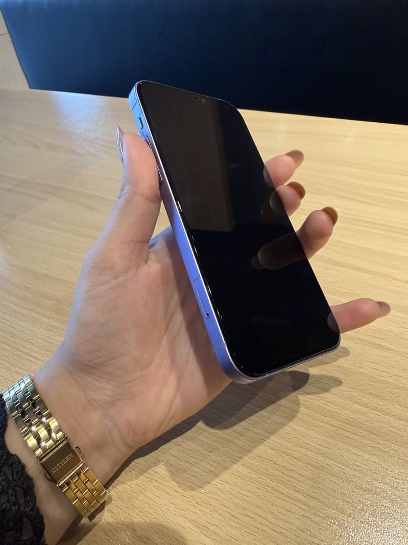Apple iPhone 12 8
