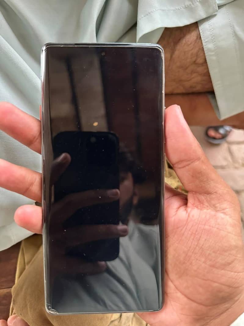 Tecno CAMON 40 Pro 1