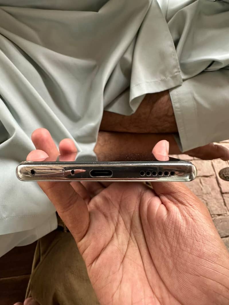 Tecno CAMON 40 Pro 4