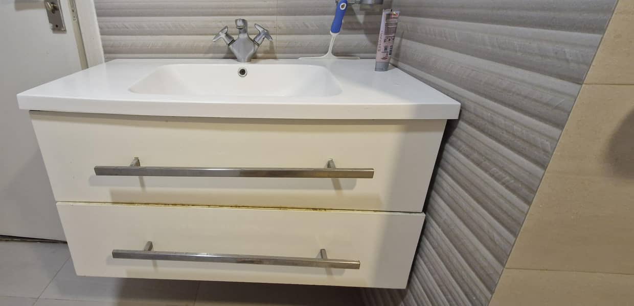 white vanity 0