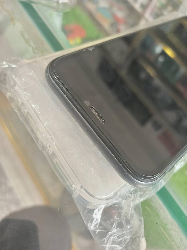 Apple iPhone 11 3