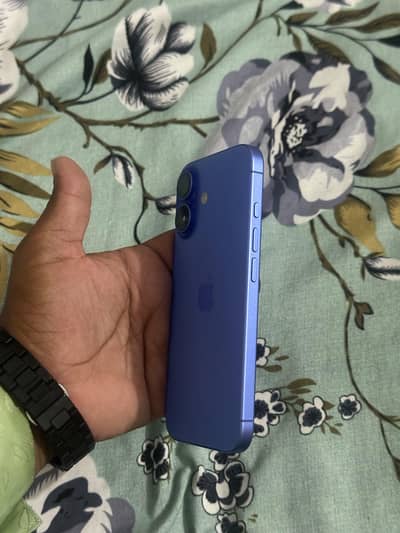 Apple iPhone 16
