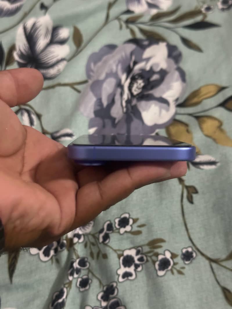 Apple iPhone 16 2