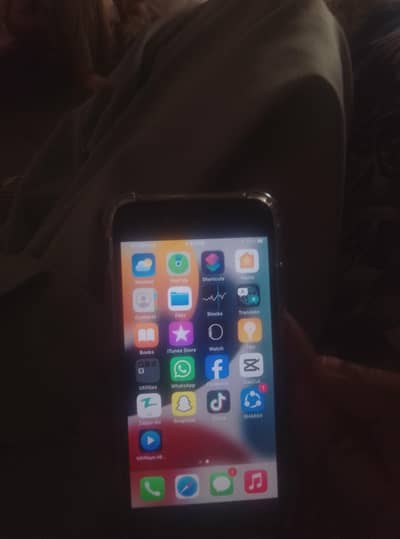 i am selling iphone 7 full ok ha camera result bohat acha ha ram 128 h