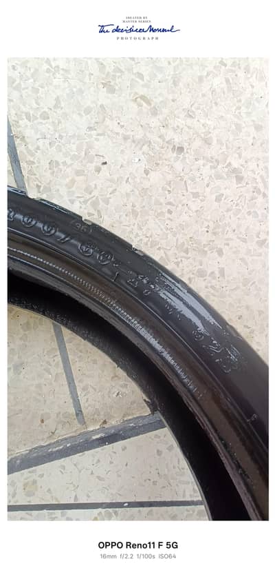 125 ka pechla tyre hai 100.80. 17