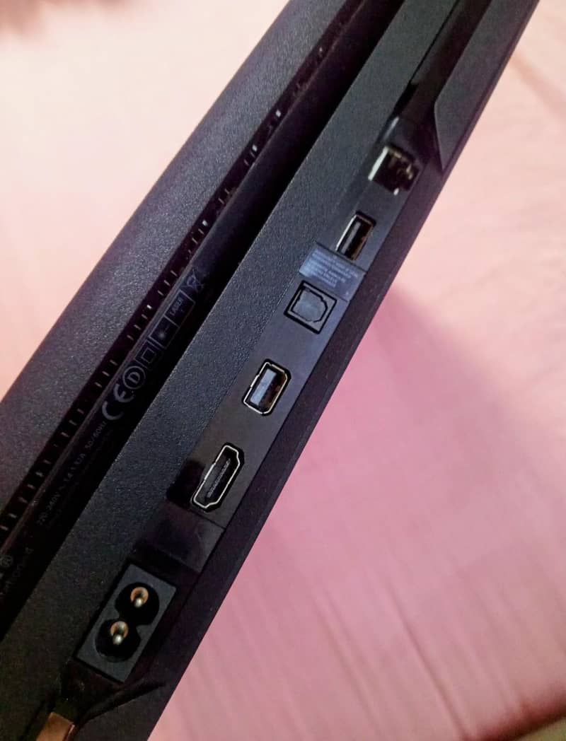 PS4 PRO 4