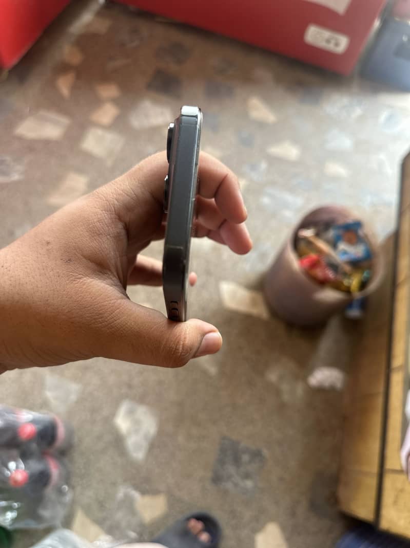 Apple iPhone 16 Pro Max 2