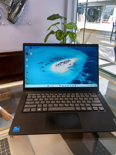 Lenovo V15