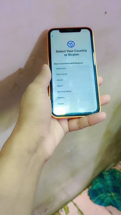 Apple iPhone XR iCloud locked