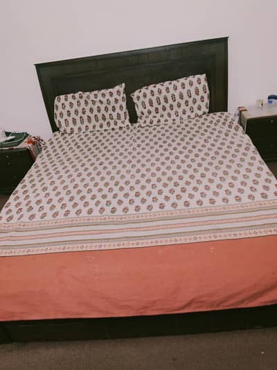 Used king size bed for sale in good condition in Islamabad i10/1