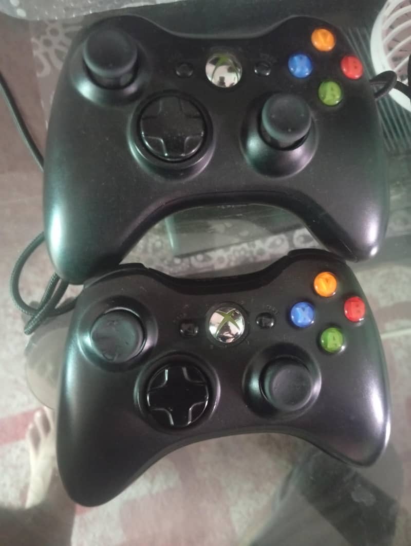 Xbox 360 with two original wireless controller 1