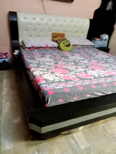 Large Size full Bed room set with divider available for sale