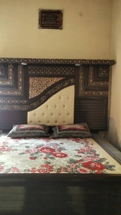 Woodn bed