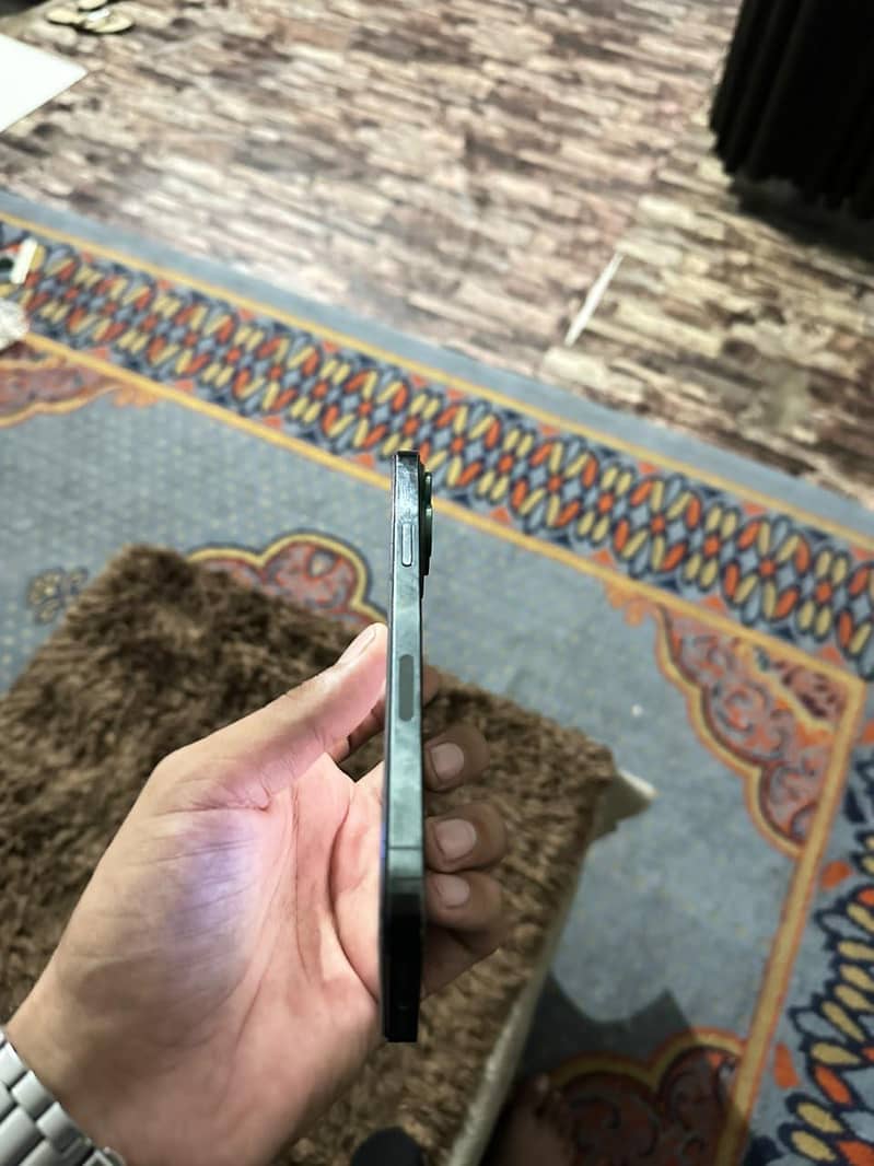 Apple iPhone 13 Pro Max 4
