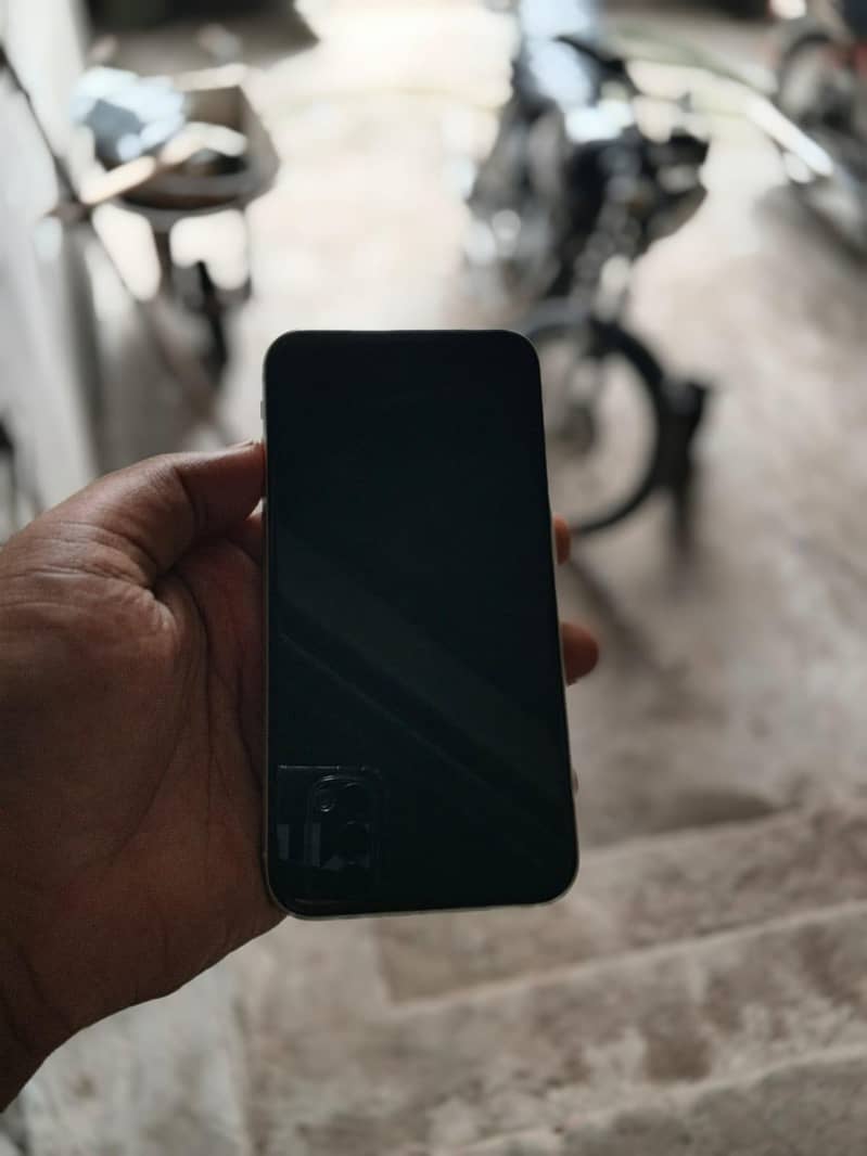 Apple iPhone 11 3