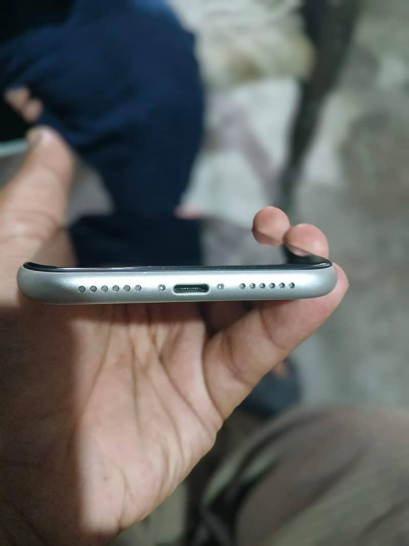 Apple iPhone 11 5