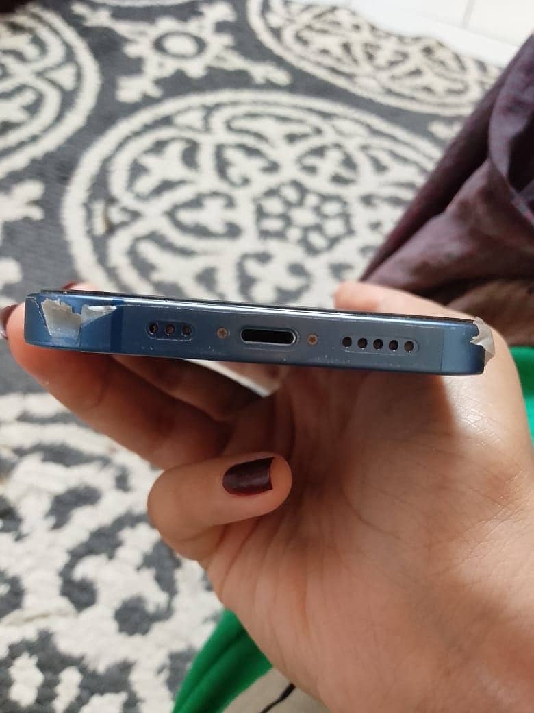 Apple iPhone 13 2