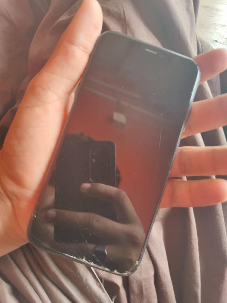 Apple iPhone 11 0