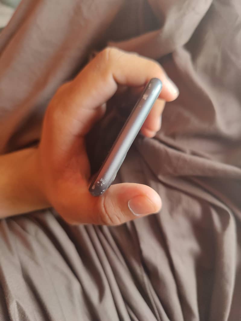 Apple iPhone 11 4