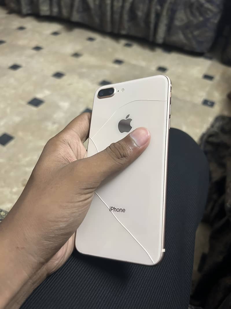 Apple iPhone 8 Plus 1