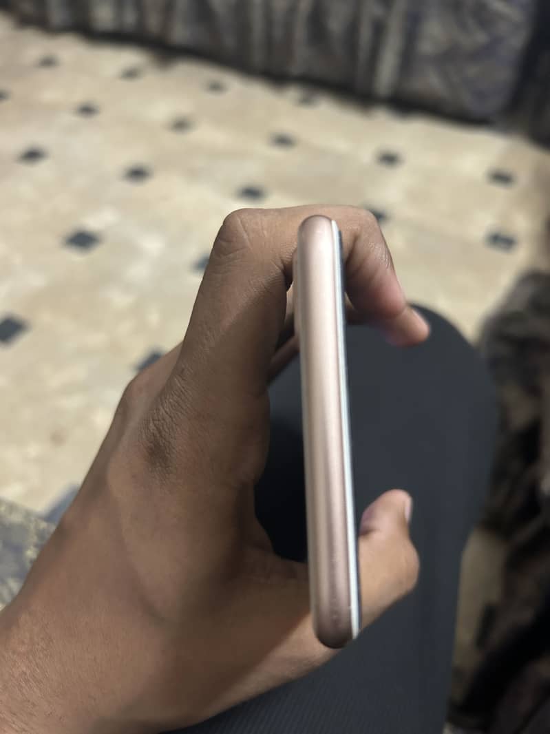 Apple iPhone 8 Plus 3
