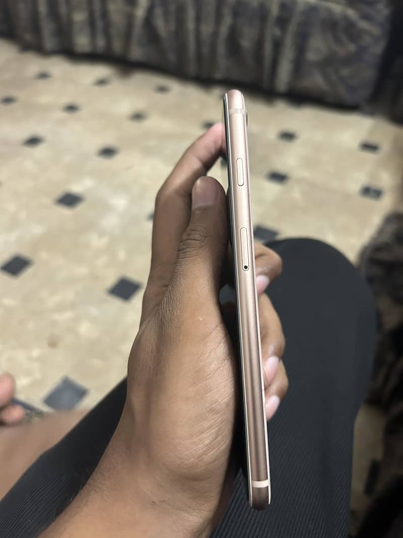 Apple iPhone 8 Plus 5