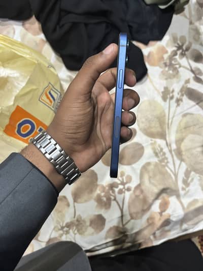 Apple iPhone 12