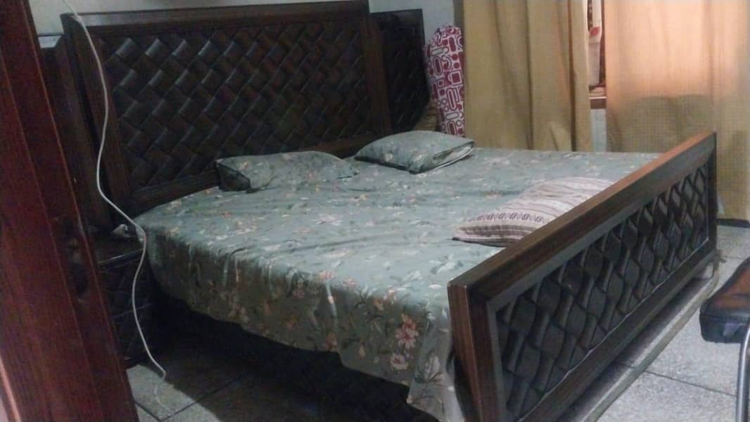 Double bed with wardrobe 1
